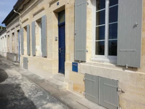 Volets battants et accessoires gris de la marque Polyhabitat