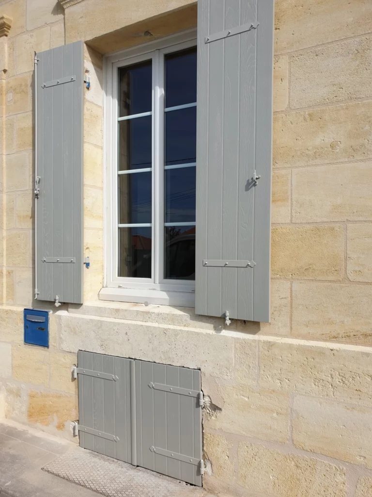 Volets battants et accessoires gris de la marque Polyhabitat