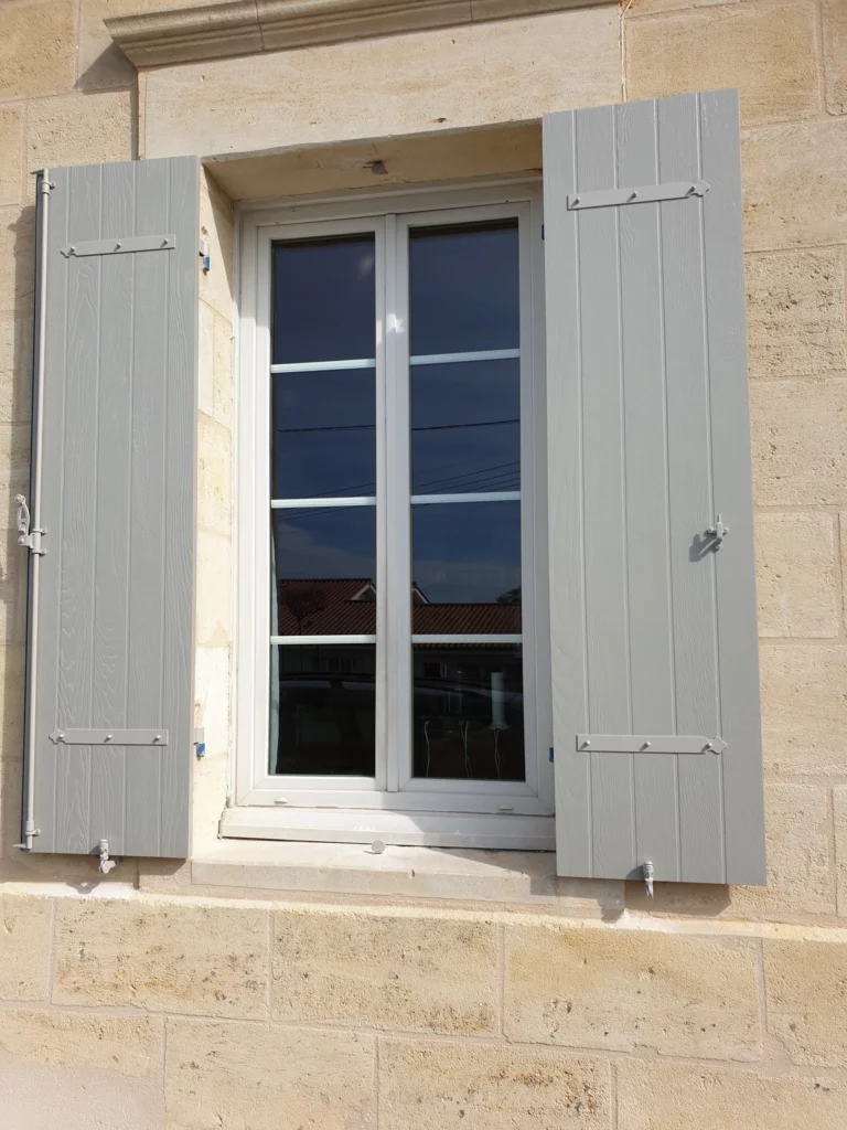 Volets battants et accessoires gris de la marque Polyhabitat